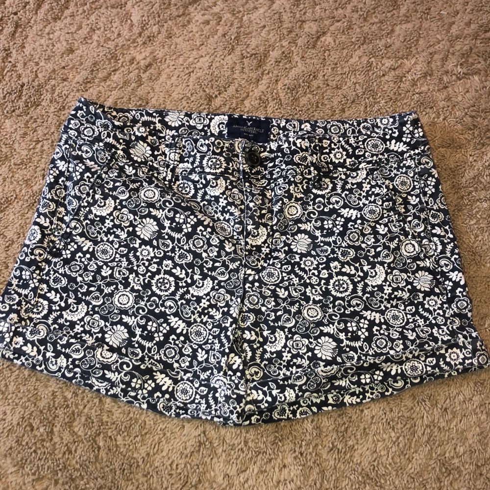 American Eagle Printed Midi Shorts - Size 6